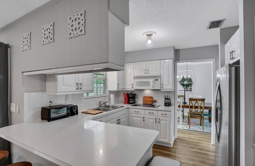 Orange Park House | NEW 3-2 Private Orange Park Pool-Fence Wash&Dryer Garage 1 of 7 local properties