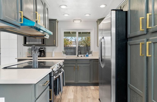 Carmichael House | New 3BD/2BA Ideal Escape Close to the River