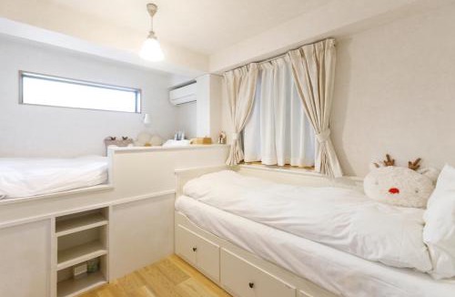 Nakano Villa | New - 4 min to Shinjuku! 4 Bedrooms Villa 970 sq ft in Koenji, 10 people, 8 min walk to JR Koenji station - GRADIA Koenji Hotel