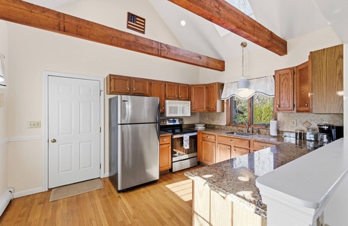 East Harwich House | New! 4BR Fire Pit, Ping Pong, Movie Room