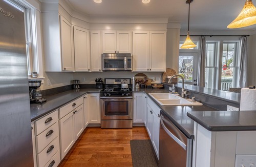 Seabrook House | *NEW* A House By The Sea has a private hot tub and fire pit!