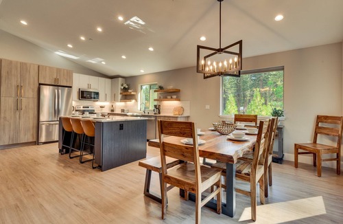 Y Area House | NEW! AC, Hot Tub, Grill, Newly Built, Open Floor Plan, Wifi, 5 of 6 – Emerald Bay Villa