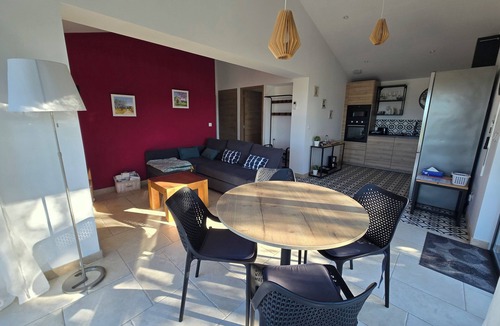 Cotignac Apartment | NEW accommodation, panoramic view, overflowing swimming pool, beautiful village