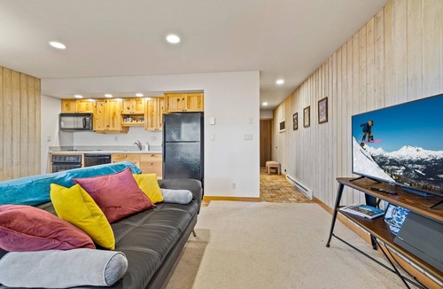 Century West Condo | New! Affordable Mountain Escape | Pool - Hot Tub | Near Mt. Bachelor