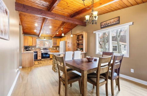 Breezy Point Cabin | NEW! All Season Hot Tub, Fire Pit, Golf Course, Breezy Point