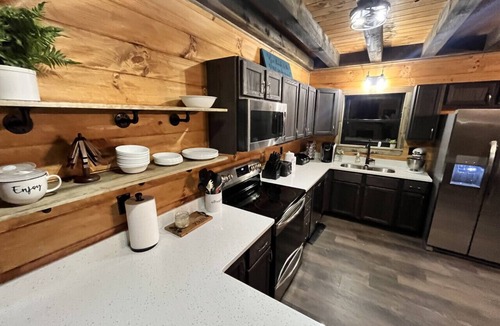 Hallsville Cabin | New Amish built cabin opening up March 14, 2025 near Hocking Hills/Tar Hollow St.Forest