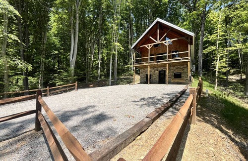 Hallsville Cabin | New Amish built cabin opening up March 14, 2025 near Hocking Hills/Tar Hollow St.Forest