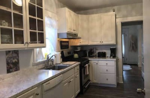 Geneva House | New and Improved Ownership, FingerLakes, NY,Cozy, Historic,Charming