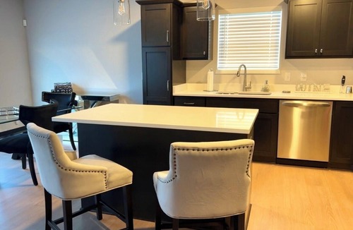 Madison House | New and Modern 3-bedroom charming house 20 minutes from downtown Madison.