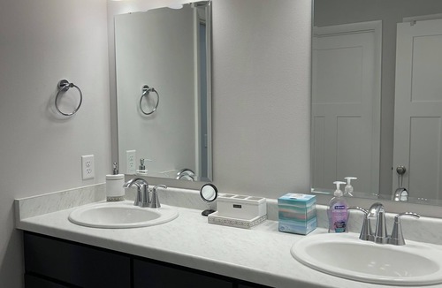 Madison House | New and Modern 3-bedroom charming house 20 minutes from downtown Madison.