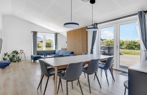 Frørup House | New and modern holiday home with hot tub