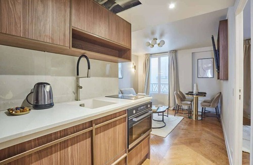 Porte-Saint-Martin Condo | New apartment Center of Paris/Le Marais