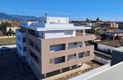 Pisa Apartment | New Apartment with Balcony - Near Tower, Private Park