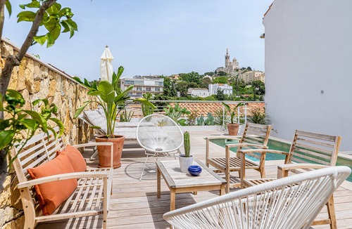 7th Arrondissement House | New architect-designed villa with swimming pool /Quartier Bompard - Endoume