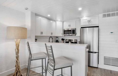 Holmes Beach Villa | NEW!~ Beach Front/Heated Pool! Coconuts 107