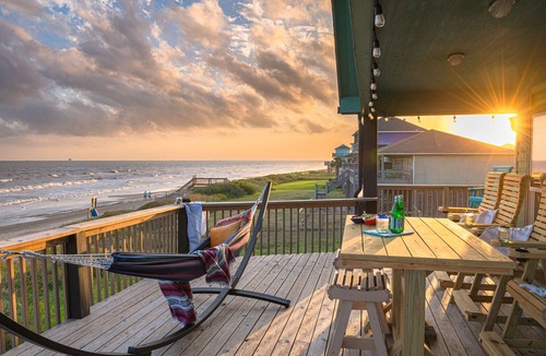 Port Bolivar House | NEW! Beachfront! Panorama 4/3 Sleeps 14 Awesome