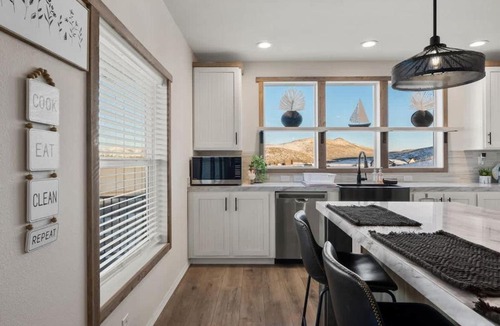 Sweetwater House | New Bear Lake Home with Beautiful Fall Views