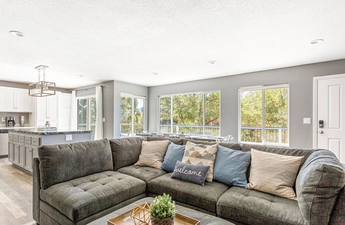 Big Bear City Cabin | New! Bearadise ~ Mountain Treasure, Endless Views ~ perfect for families!