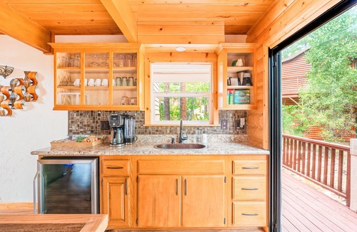 Big Bear City Ski Chalet | New! Bearadise ~ Peaceful Pinegrove Chalet