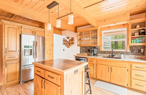 Big Bear City Ski Chalet | New! Bearadise ~ Peaceful Pinegrove Chalet