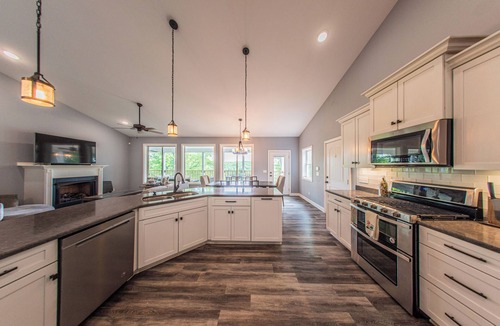 Almo House | New! Blue Oasis- Lakefront Getaway only 20 minutes from Murray State University.