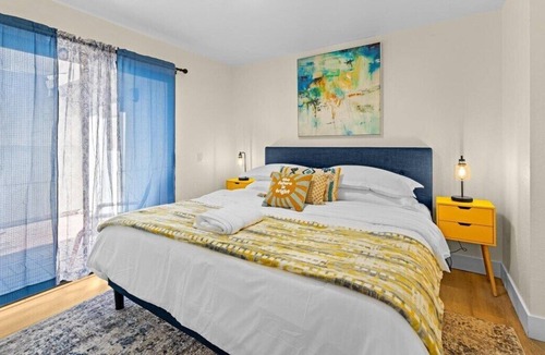 South Natomas House | NEW - Boho Chic Vibes - Mins to DT & Airport - Sleeps 6
