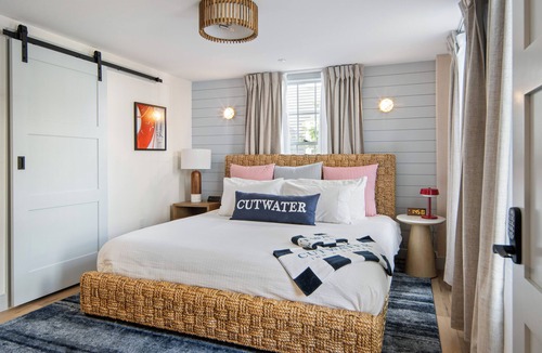 Newburyport Hotel | New Boutique Ocean Escape l Downtown l King Bed l ADA