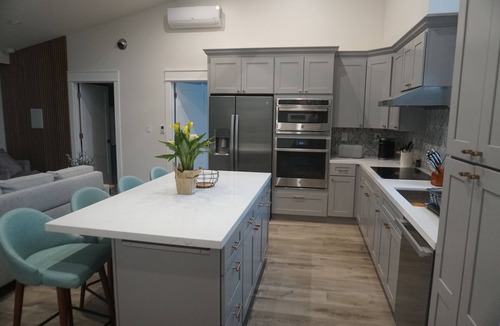 Live Oak House | New Build, 1-bedroom house with AC full-kitchen nestled in redwoods 5 M to beach