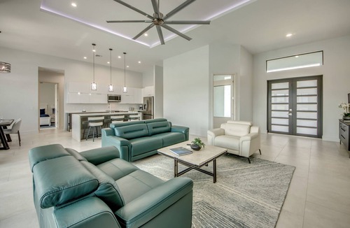 Mariner House | NEW BUILD - Heated Pool - Spa - Wide Canal - Southern Exp - Upgraded BBQ -4 Beds