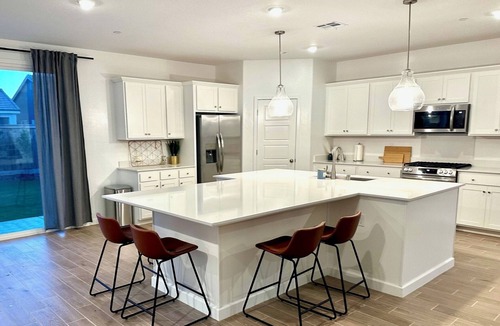 Clovis House | New Build, Modern Boho Chic Style- 2700 SF, 4B/3Ba