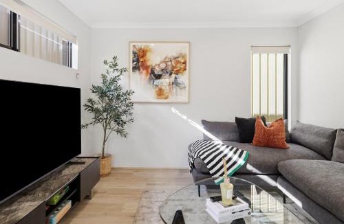Bentley House | NEW BUILD! Spacious Modern 5-Bed Bentley Townhouse