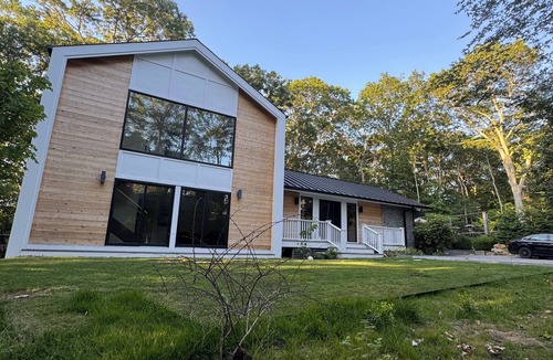 Springs House | New built exclusive 3-bedroom house in East Hampton with pool, AC, fitness room