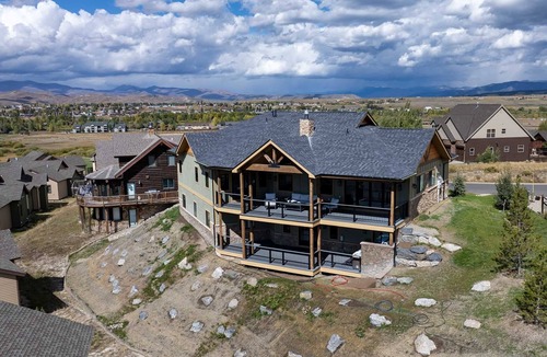 Grand Elk Ranch House | New built, stunning home with Hot Tub, 5/4, near Granby Ranch - sleeps 16