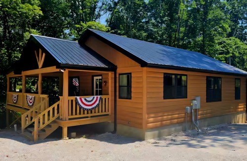 Burkesville Cabin | NEW CABIN-boat parking, 5 min to State Park & golf