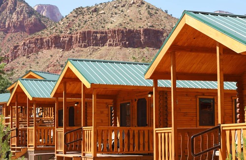 Zion National Park South Entrance Cabin | New Cabins in Springdale, Utah. 1/2 mile to entrance of Zion National Park!