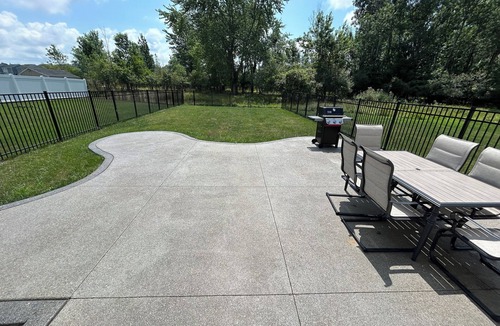 Lackawanna House | New, central spacious stadium townhome in West Seneca. Fully furnished, WiFi, AC