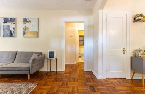 Gainesville House | NEW! Charming 2-Bedroom House - 0.8 Mile Walk to Stadium and Midtown!