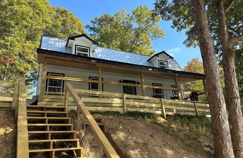 Bremen House | NEW Charming 3-bedroom house on Smith Lake.