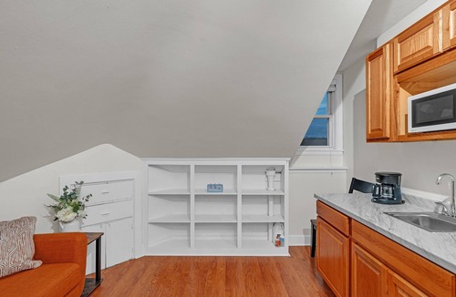Waverly Condo | NEW! Charming Belmont Condo Near Boston