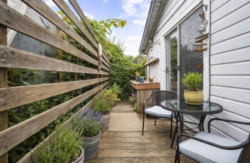 Madison House | NEW Charming Coastal Bungalow steps from the Beach