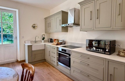 Saint-Cybranet Cottage | * New* Charming cottage set in the grounds of a majestic manor house,