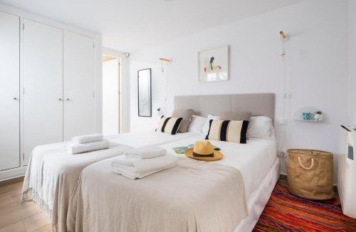 San Gil Apartment | NEW Charming Duplex With Private Patio