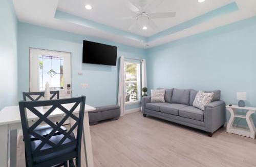 Punta Gorda Apartment | New! Charming Lilac Cottage 111