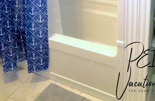 Darnley House | New, charming & modern beach cottage, sleeps 10.