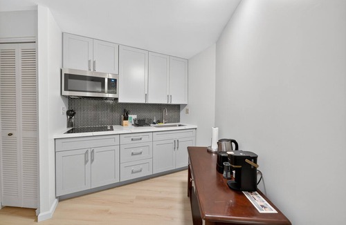 Downtown Honolulu Condo | NEW! Chic DT Honolulu Executive Condo