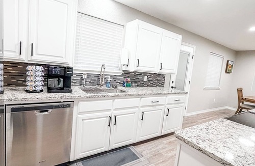 Cache House | New Clean Modern 4BR NR Lawton/Ft Sill