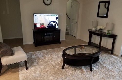Central Southwest House | New Comfortable and Stylish Vacation Rental for your Family/Company Stay