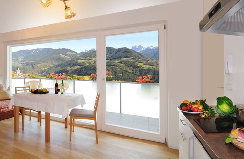 Feldthurns Apartment | New, comfortable apartment near the village, right on Kastanienweg