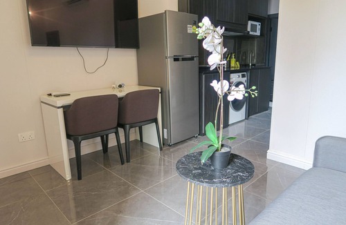 River Valley Apartment | NEW Comfy Studio Apt/Wifi @ Orchard/Somerset Area