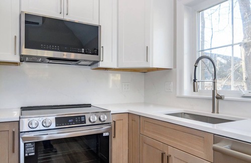 Wellesley Apartment | New construction! 1 bedroom plus loft, walk to town, commuter rail, shops